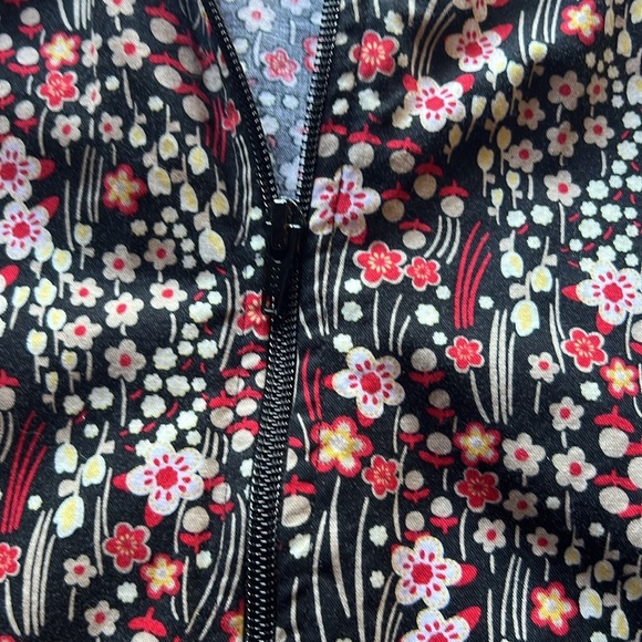Cherokee black/red zip floral long sleeve scrub jacket S - Picture 4 of 6